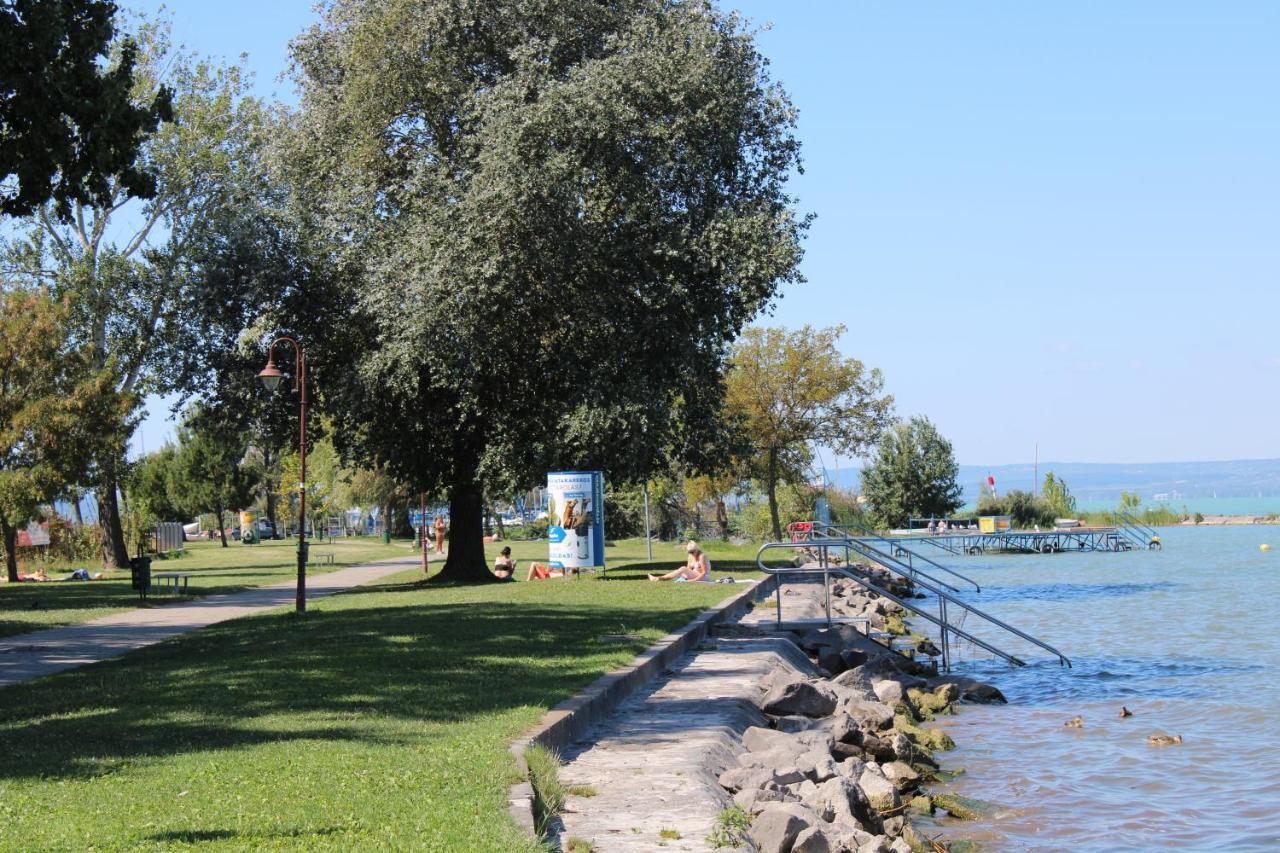 Nella Apartman Lägenhet Siófok Exteriör bild